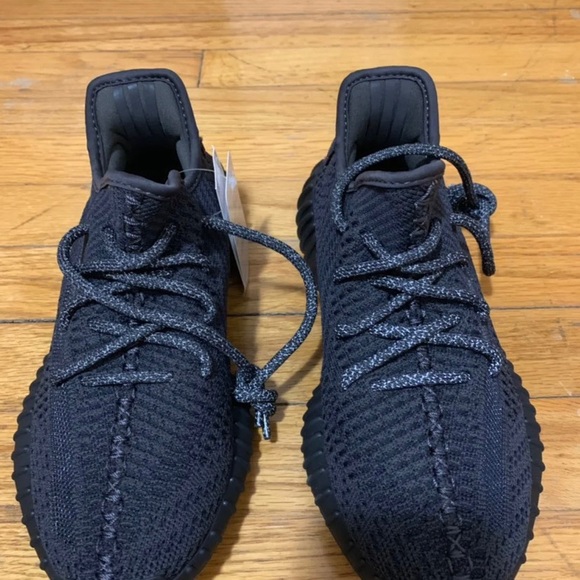 Yeezy 350 v2 Black - Picture 2 of 3